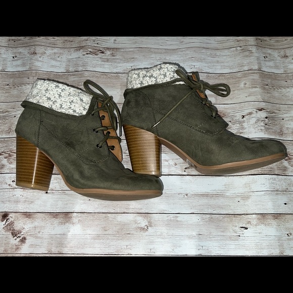 Green lace ankle boots - Picture 2 of 4